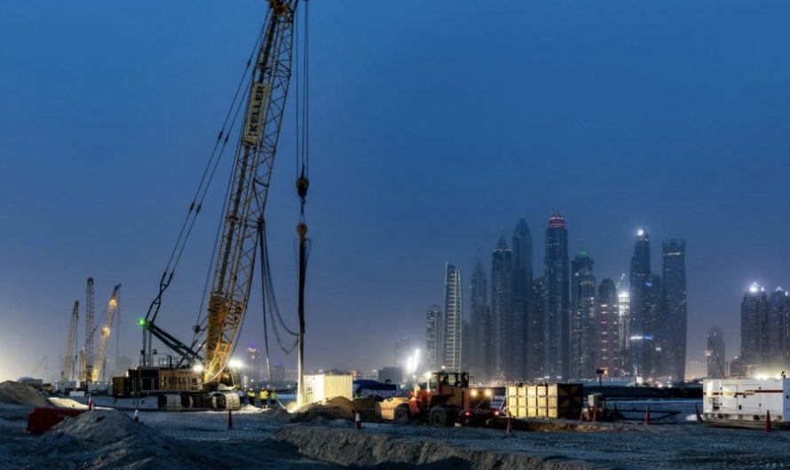 Short-Term vs. Long-Term Crane Rentals in Dubai: An In-Depth Guide